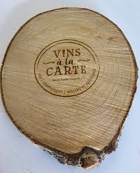 gravure sur rondin de bois