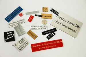 différentes plaques gravées